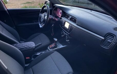 KIA Rio IV, 2018 год, 1 100 000 рублей, 14 фотография