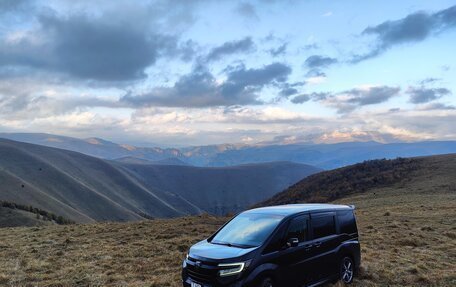 Honda Stepwgn IV, 2018 год, 2 600 000 рублей, 2 фотография