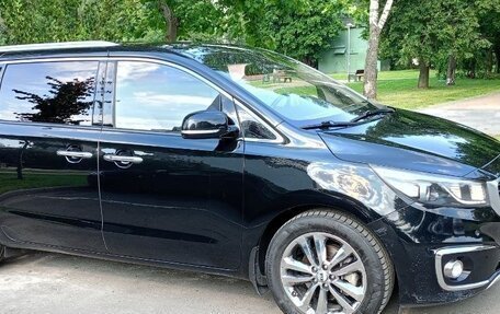 KIA Carnival III, 2016 год, 2 300 000 рублей, 2 фотография