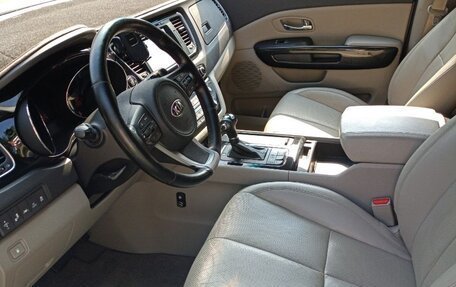 KIA Carnival III, 2016 год, 2 300 000 рублей, 7 фотография