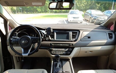 KIA Carnival III, 2016 год, 2 300 000 рублей, 9 фотография