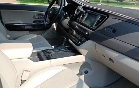 KIA Carnival III, 2016 год, 2 300 000 рублей, 15 фотография