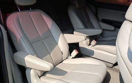 KIA Carnival III, 2016 год, 2 300 000 рублей, 14 фотография