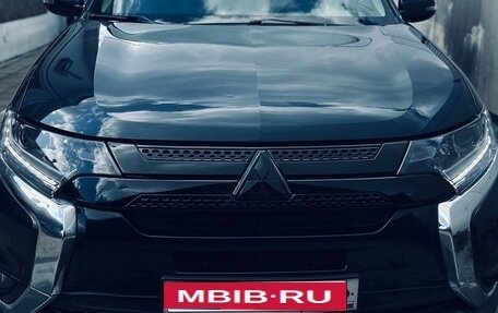 Mitsubishi Outlander III рестайлинг 3, 2016 год, 1 600 000 рублей, 1 фотография