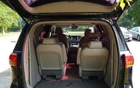 KIA Carnival III, 2016 год, 2 300 000 рублей, 21 фотография