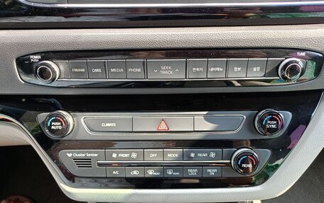 KIA Carnival III, 2016 год, 2 300 000 рублей, 20 фотография