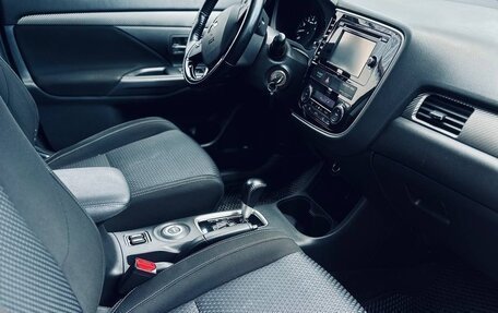 Mitsubishi Outlander III рестайлинг 3, 2016 год, 1 600 000 рублей, 5 фотография