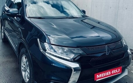 Mitsubishi Outlander III рестайлинг 3, 2016 год, 1 600 000 рублей, 2 фотография