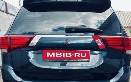 Mitsubishi Outlander III рестайлинг 3, 2016 год, 1 600 000 рублей, 3 фотография