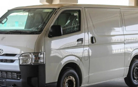 Toyota HiAce H200, 2023 год, 4 100 000 рублей, 3 фотография