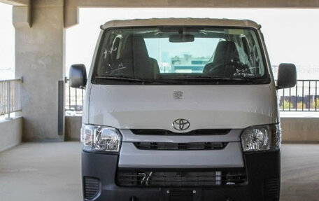 Toyota HiAce H200, 2023 год, 4 100 000 рублей, 5 фотография