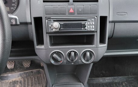 Volkswagen Polo IV рестайлинг, 2006 год, 399 000 рублей, 10 фотография