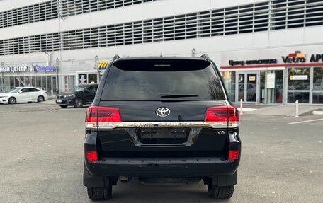 Toyota Land Cruiser 200, 2019 год, 5 990 000 рублей, 4 фотография