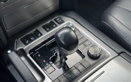 Toyota Land Cruiser 200, 2019 год, 5 990 000 рублей, 20 фотография