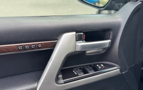 Toyota Land Cruiser 200, 2019 год, 5 990 000 рублей, 22 фотография