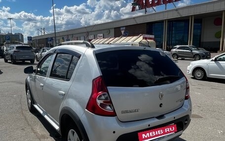 Renault Sandero I, 2013 год, 950 000 рублей, 2 фотография
