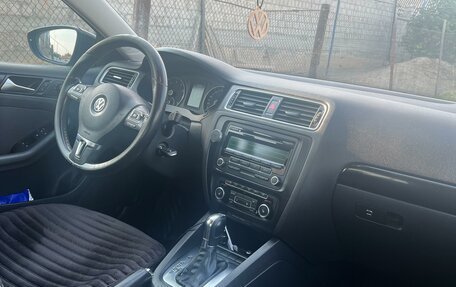 Volkswagen Jetta VI, 2012 год, 1 020 000 рублей, 5 фотография