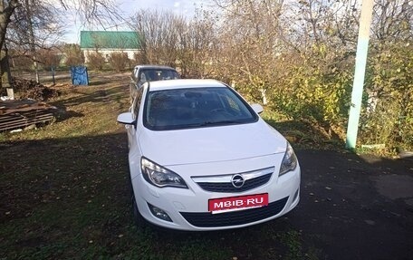 Opel Astra J, 2011 год, 835 000 рублей, 1 фотография