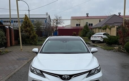 Toyota Camry, 2022 год, 3 850 000 рублей, 1 фотография