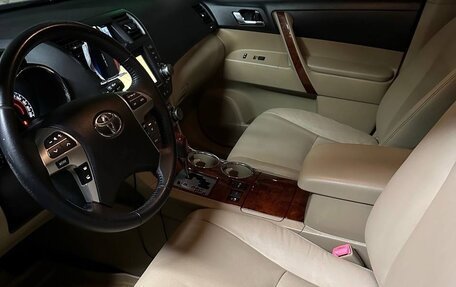 Toyota Highlander III, 2011 год, 1 850 000 рублей, 8 фотография