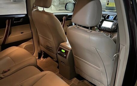 Toyota Highlander III, 2011 год, 1 850 000 рублей, 17 фотография