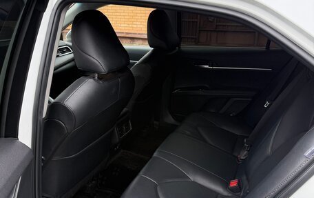 Toyota Camry, 2022 год, 3 850 000 рублей, 10 фотография