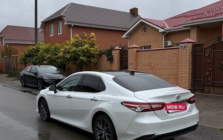 Toyota Camry, 2022 год, 3 850 000 рублей, 4 фотография