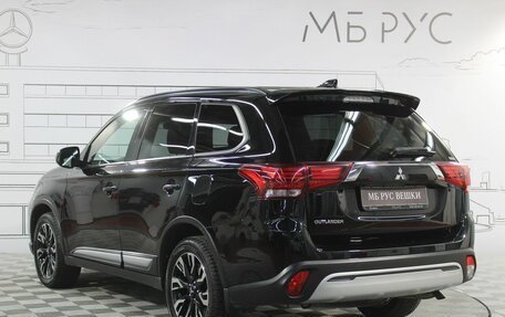 Mitsubishi Outlander III рестайлинг 3, 2022 год, 2 700 000 рублей, 8 фотография