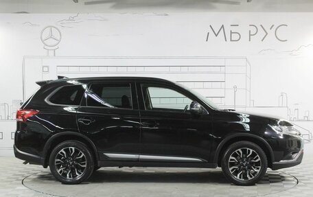 Mitsubishi Outlander III рестайлинг 3, 2022 год, 2 700 000 рублей, 5 фотография