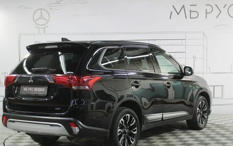 Mitsubishi Outlander III рестайлинг 3, 2022 год, 2 700 000 рублей, 6 фотография