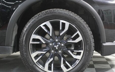 Mitsubishi Outlander III рестайлинг 3, 2022 год, 2 700 000 рублей, 10 фотография