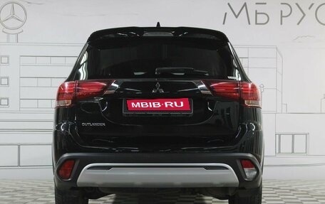 Mitsubishi Outlander III рестайлинг 3, 2022 год, 2 700 000 рублей, 7 фотография