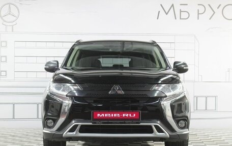 Mitsubishi Outlander III рестайлинг 3, 2022 год, 2 700 000 рублей, 2 фотография