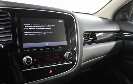 Mitsubishi Outlander III рестайлинг 3, 2022 год, 2 700 000 рублей, 16 фотография