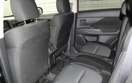 Mitsubishi Outlander III рестайлинг 3, 2022 год, 2 700 000 рублей, 20 фотография