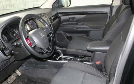 Mitsubishi Outlander III рестайлинг 3, 2022 год, 2 700 000 рублей, 12 фотография