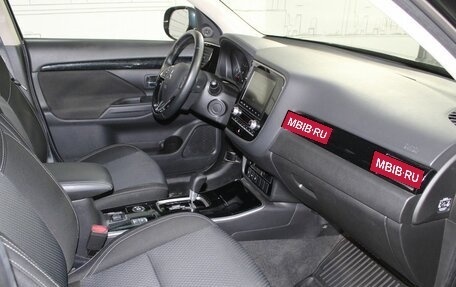 Mitsubishi Outlander III рестайлинг 3, 2022 год, 2 700 000 рублей, 25 фотография