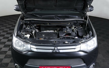 Mitsubishi Outlander III рестайлинг 3, 2014 год, 1 709 000 рублей, 9 фотография