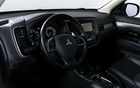 Mitsubishi Outlander III рестайлинг 3, 2014 год, 1 709 000 рублей, 15 фотография