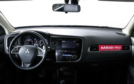 Mitsubishi Outlander III рестайлинг 3, 2014 год, 1 709 000 рублей, 13 фотография