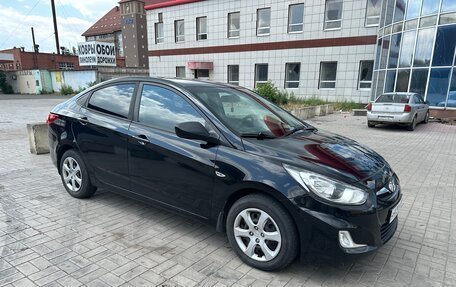 Hyundai Solaris II рестайлинг, 2011 год, 750 000 рублей, 1 фотография