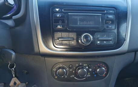 Renault Logan II, 2015 год, 410 000 рублей, 6 фотография