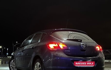 Opel Astra J, 2011 год, 780 000 рублей, 2 фотография