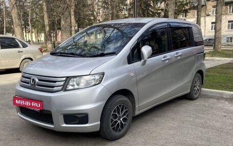 Honda Freed I, 2012 год, 975 000 рублей, 3 фотография