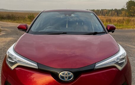 Toyota C-HR I рестайлинг, 2016 год, 3 129 000 рублей, 2 фотография