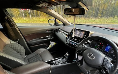 Toyota C-HR I рестайлинг, 2016 год, 3 129 000 рублей, 11 фотография