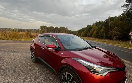 Toyota C-HR I рестайлинг, 2016 год, 3 129 000 рублей, 8 фотография
