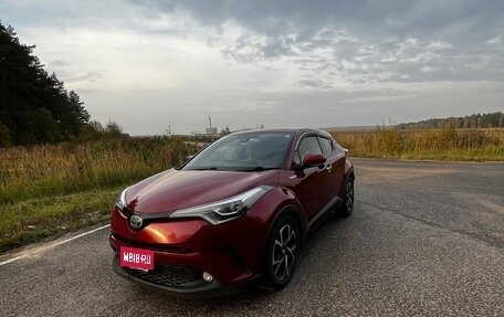 Toyota C-HR I рестайлинг, 2016 год, 3 129 000 рублей, 1 фотография