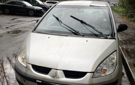 Mitsubishi Colt VI рестайлинг, 2005 год, 370 000 рублей, 1 фотография