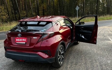 Toyota C-HR I рестайлинг, 2016 год, 3 129 000 рублей, 6 фотография